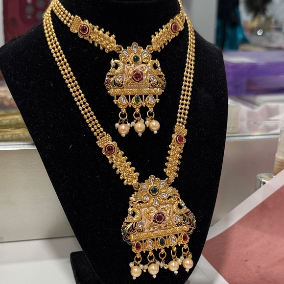 Jewelry - Elegant Gold and Red Necklace Set